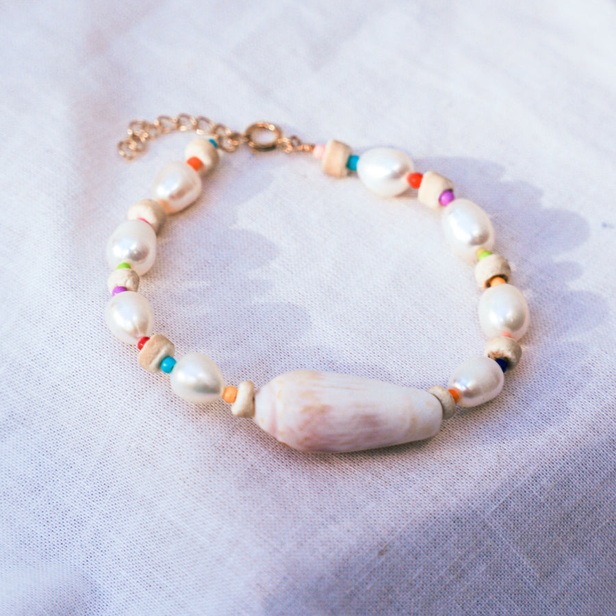 Minimal Colored Shell Bracelet